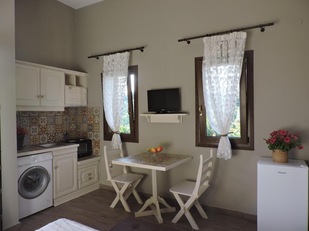 Geomelia Guest 1 & Geomelia Guest 2 Holiday home *